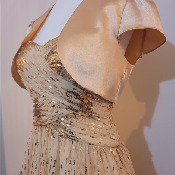 Golden Gown 💛 - Picture 13 of 17